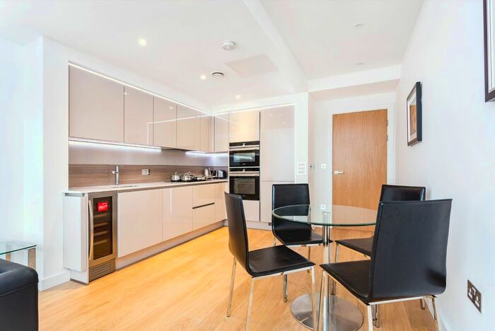 1 Bedroom Flat For Sale In Holland Park Avenue, London, W11