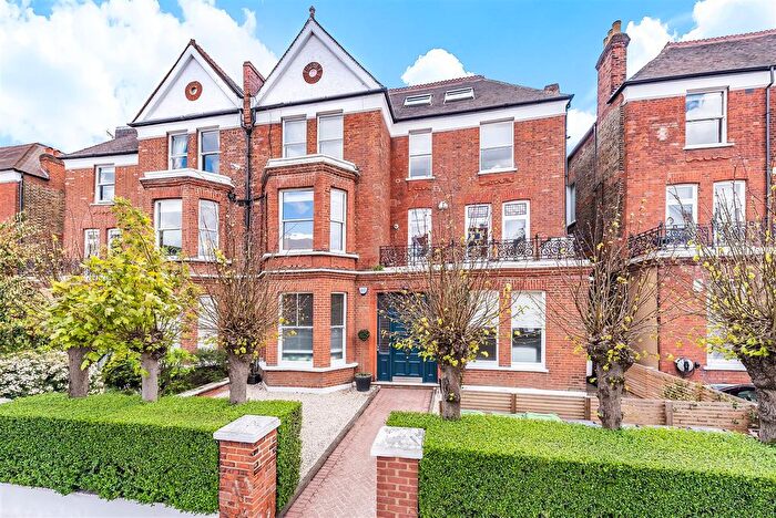 3 Bedroom Flat To Rent In Canfield Gardens, South Hampstead, NW6