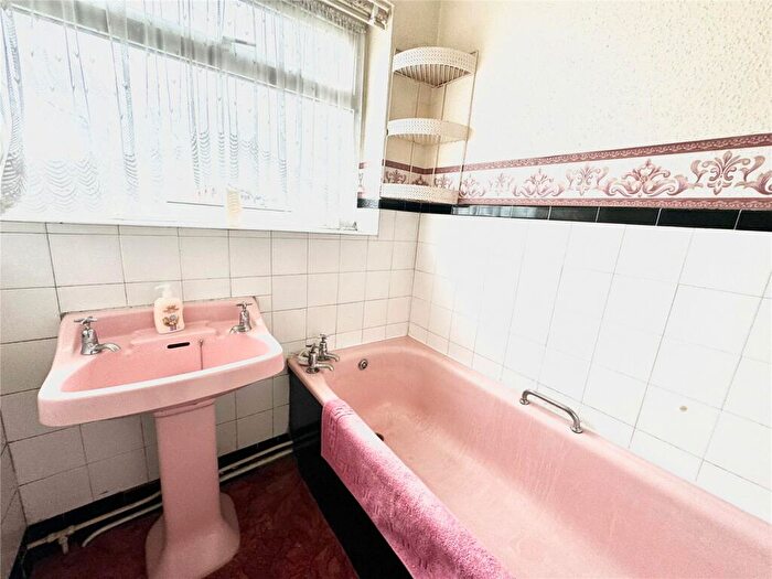 3 Bedroom Semi-Detached House For Sale In Yewdale Crescent, Coventry, West Midlands, CV2