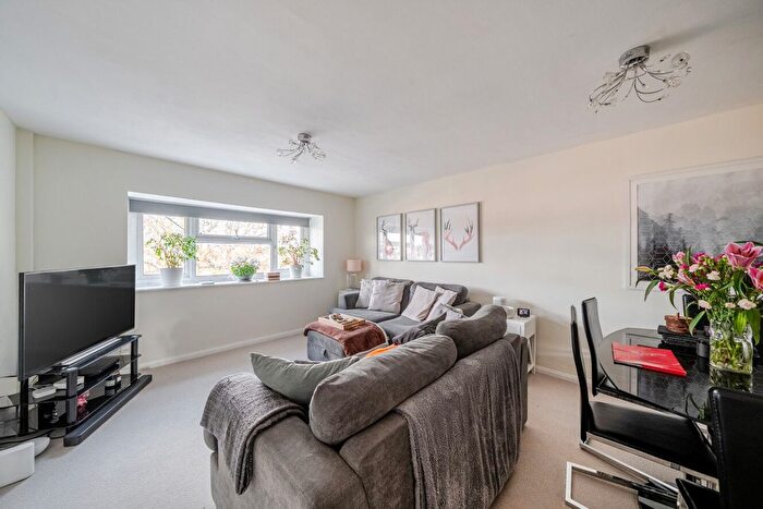 2 Bedroom Flat For Sale In Melrose Road, London, SW18