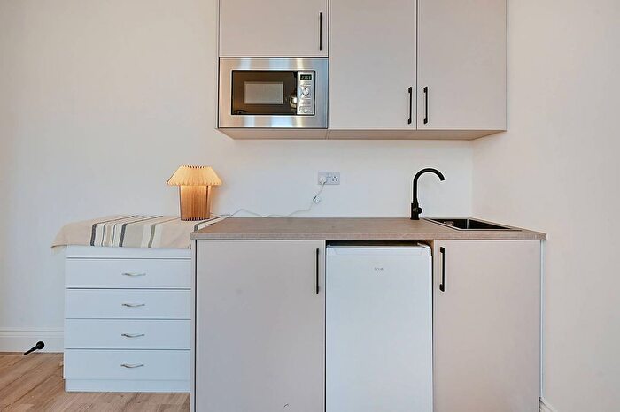 Studio To Rent In Madeley Road, Ealing Broadway, London, W5