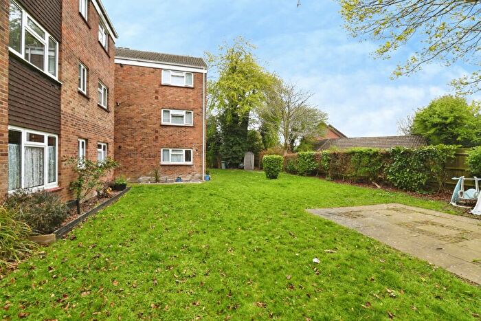 2 Bedroom Flat For Sale In Greenshaw, Brentwood, Essex, CM14