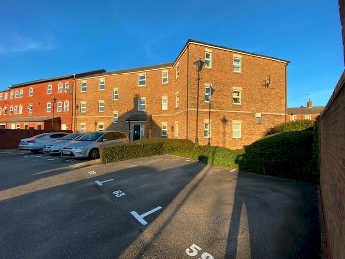 2 Bedroom Apartment To Rent In Kingsgate, Fairford Leys, Aylesbury, HP19
