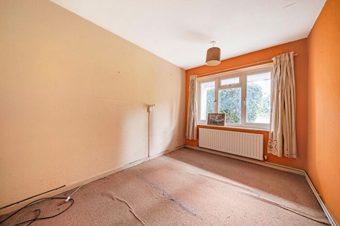 3 Bedroom Bungalow For Sale In Highridge, Alton, Hampshire, GU34
