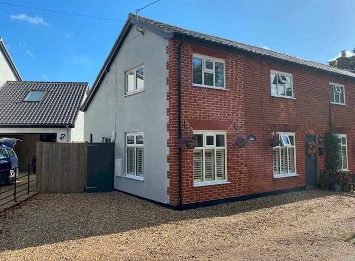 3 Bedroom Semi-Detached House To Rent In The Green, NR17