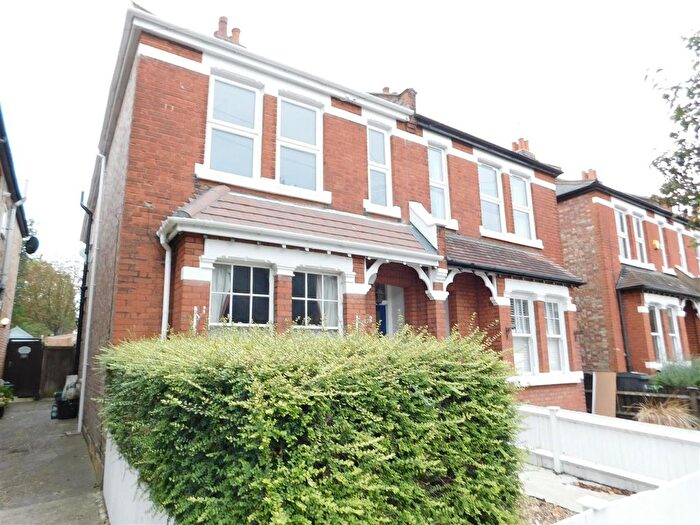 2 Bedroom Flat To Rent In Ellerton Road, Surbiton, KT6