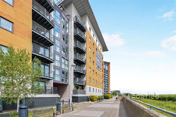2 Bedroom Flat To Rent In Inverness Mews, Gallions Lock, North Woolwich, E16