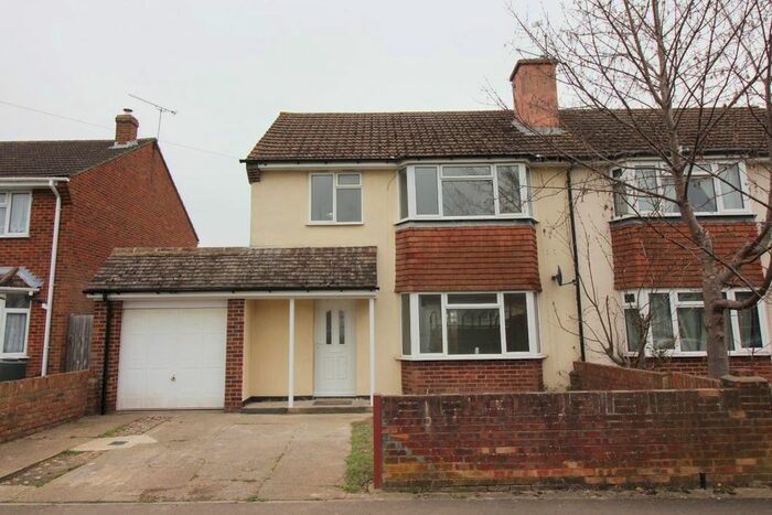 3 Bedroom Semi-Detached House To Rent In Greatfield Road, Farnborough GU14