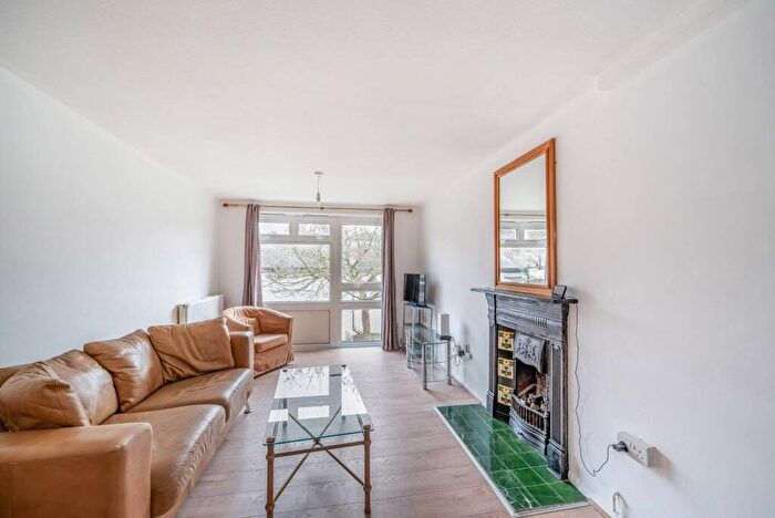 3 Bedroom Flat To Rent In Prospect Ring, East Finchley, London, N2