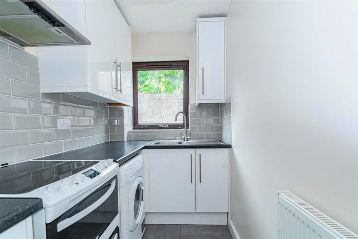 2 Bedroom Flat To Rent In Willow Court, Bassetsbury Lane, HP11