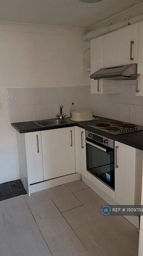 2 Bedroom Flat To Rent In Weston, Southampton, SO19