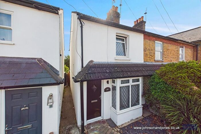 2 Bedroom End Of Terrace House To Rent In Station Road, Chertsey, KT16