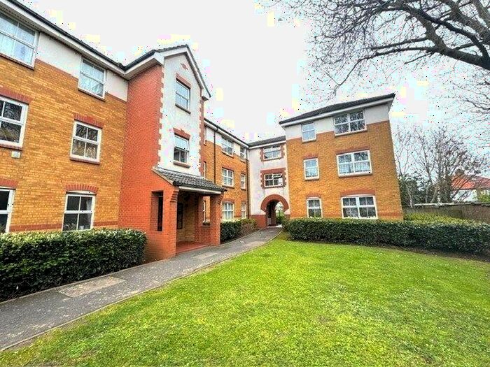 2 Bedroom Flat To Rent In Old Park Mews, Heston, Hounslow, TW5