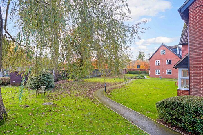 2 Bedroom Flat For Sale In River Park, Marlborough, SN8