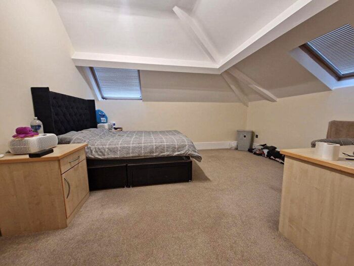 2 Bedroom Apartment To Rent In Chigwell, IG8