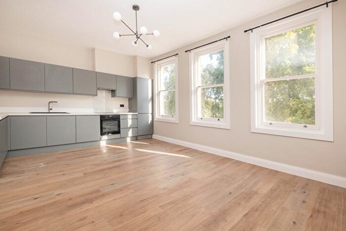 2 Bedroom Flat To Rent In Rocks Lane Richmond Upon Thames, SW13
