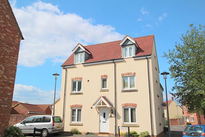 4 Bedroom Semi-Detached House To Rent In Wight Row - Portishead, BS20