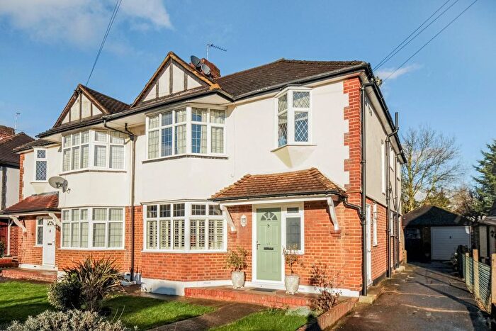 2 Bedroom Flat For Sale In Aboyne Drive, Raynes Park, SW20