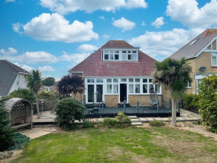 4 Bedroom Detached House For Sale In Sea Views - Cliff Path, Lake, PO36