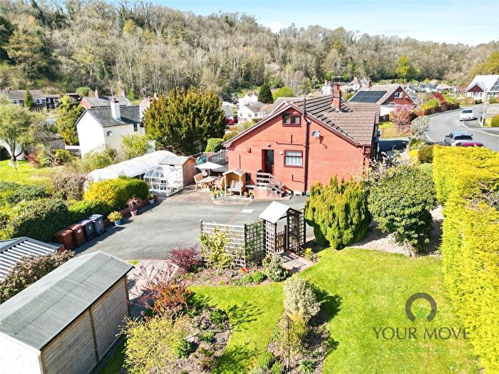 3 Bedroom Semi-detached House For Sale In Penygarreg Close, Pant, Oswestry, Shropshire, SY10