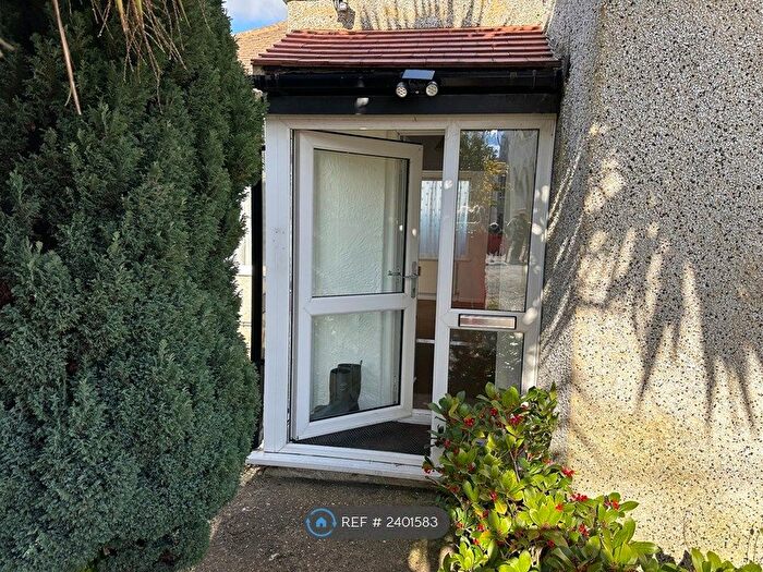 4 Bedroom Bungalow To Rent In The Bungalow, Welling, DA16