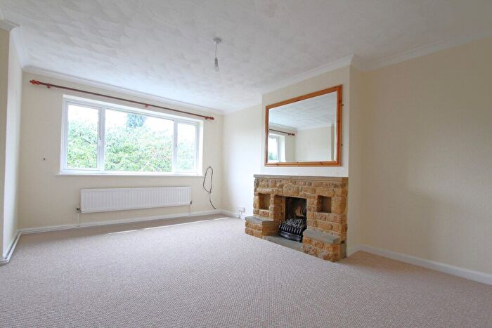 2 Bedroom Flat To Rent In Westbeech Court, Banbury, Oxon, OX16