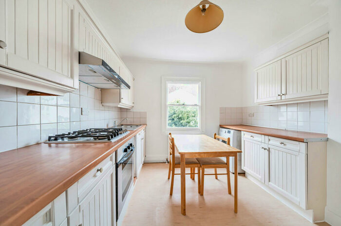 2 Bedroom Apartment To Rent In Howard Road, Cricklewood, London, NW2