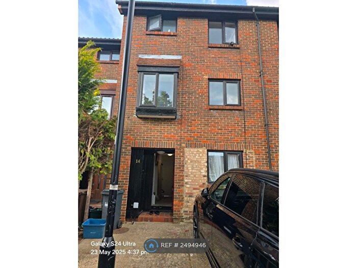 3 Bedroom Terraced House To Rent In Tanglewood Way, Feltham, TW13