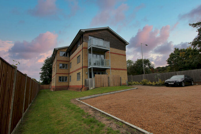 2 Bedroom Apartment To Rent In Brighton Road, Coulsdon, CR5