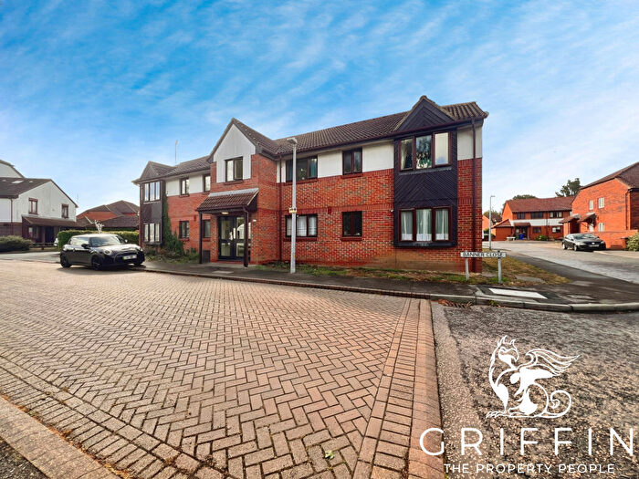 2 Bedroom Flat To Rent In Banner Close, Purfleet-On-Thames, RM19