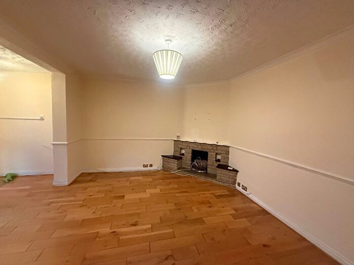 3 Bedroom Terraced House To Rent In Chingford, E4