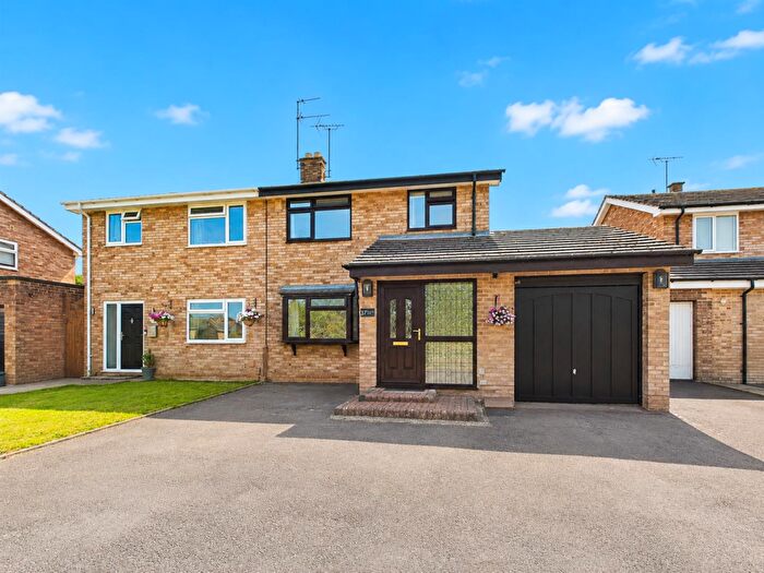 3 Bedroom Semi Detached House For Sale In Woodland Green, Upton St. Leonards, Gloucester, GL4