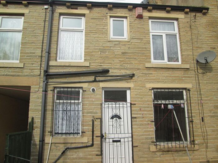 2 Bedroom Terraced House To Rent In Heap Lane, Bradford, BD3