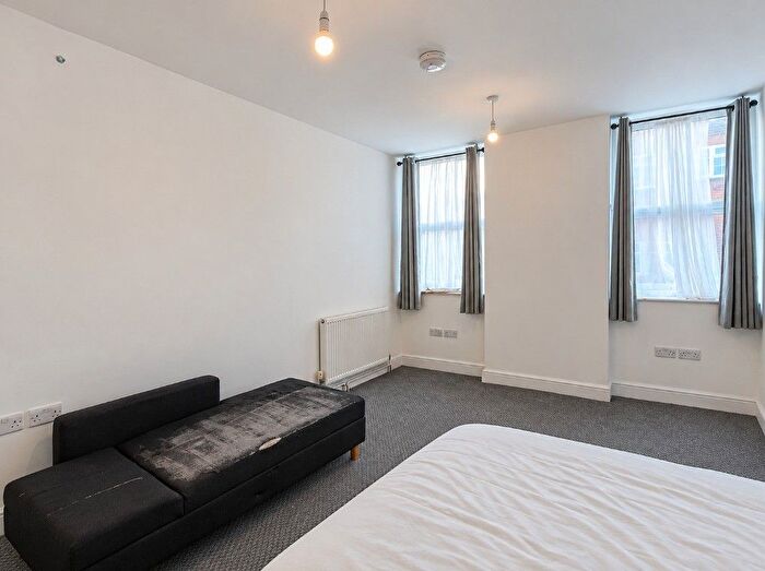 2 Bedroom Flat To Rent In The Broadway, Southall, UB1