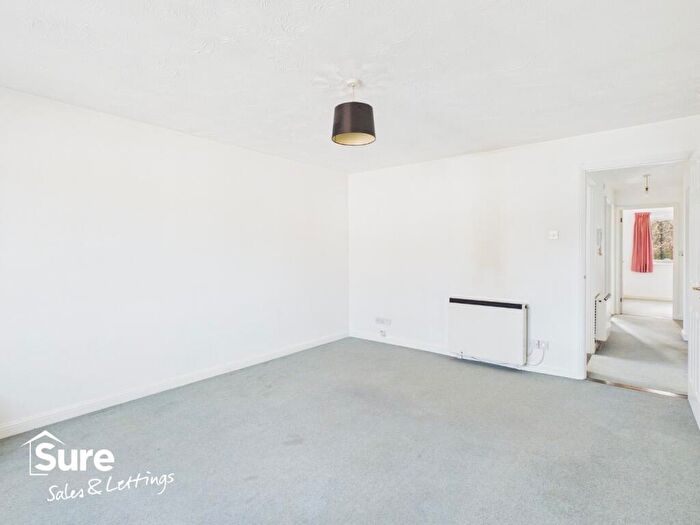 2 Bedroom Apartment For Sale In Kingfisher Drive, Hemel Hempstead, Hertfordshire, HP3