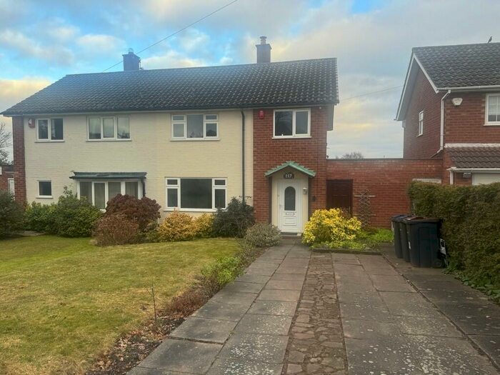 3 Bedroom Semi-Detached House To Rent In Blackberry Lane, Four Oaks, B74