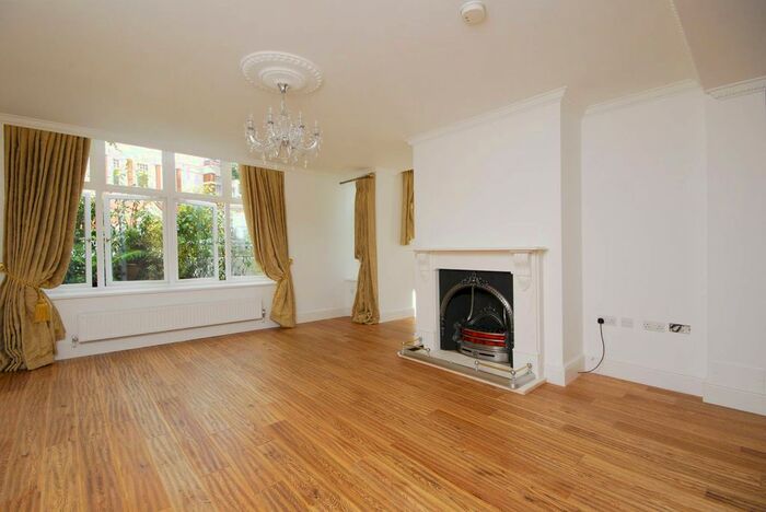 3 Bedroom Cottage To Rent In Glenilla Road, Belsize Park, London, NW3