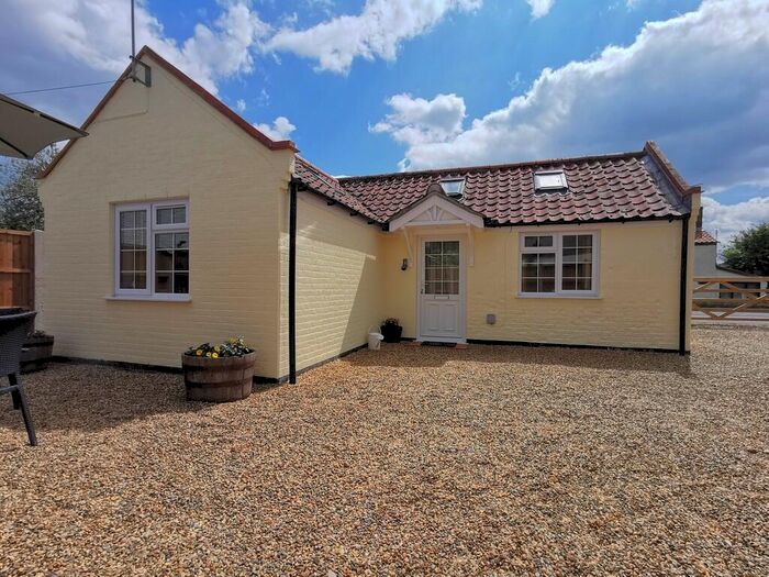 1 Bedroom Detached Bungalow For Sale In Yarmouth Road, Broome, Bungay, NR35