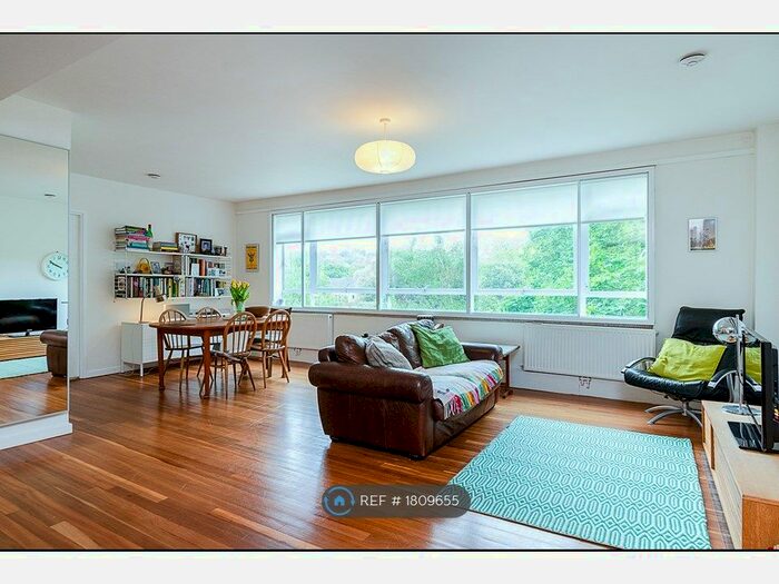 2 Bedroom Flat To Rent In Lowood Court, London, SE19