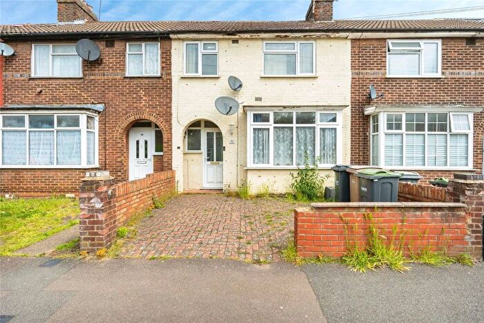 3 Bedroom Terraced House For Sale In Connaught Road, Luton, Bedfordshire, LU4