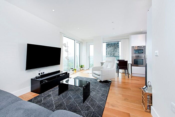 1 Bedroom Flat For Sale In Northway House, Acton Walk, Whetstone, N20