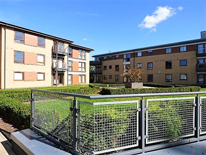 2 Bedroom Flat To Rent In Finlay Court, Crawley, RH10