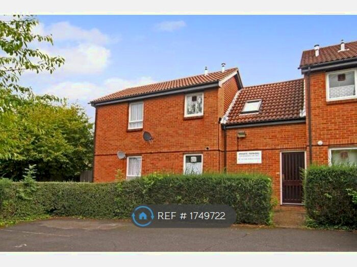 Studio To Rent In Ashbury Crescent, Guildford, GU4