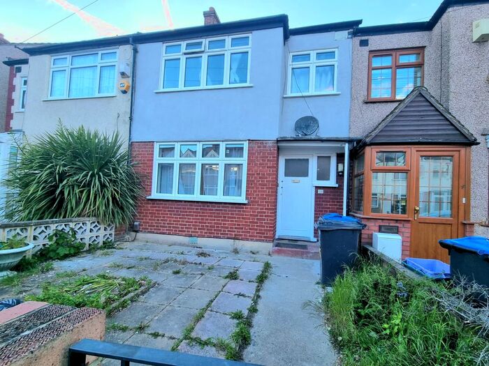3 Bedroom Detached House To Rent In Abbotts Road, Mitcham, CR4