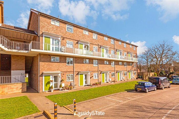 2 Bedroom Maisonette For Sale In The Ridgeway, St Albans, AL4