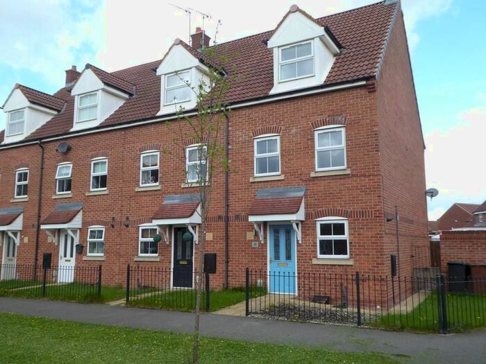 3 Bedroom Town House To Rent In Gilderidge Park, Kingswood, Hull HU7