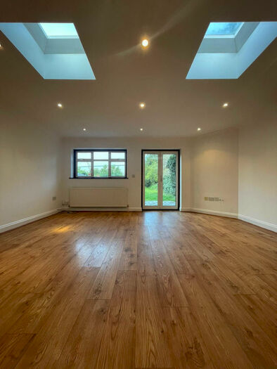 3 Bedroom Bungalow To Rent In Ashlyn Grove, Hornchurch, Essex, RM11
