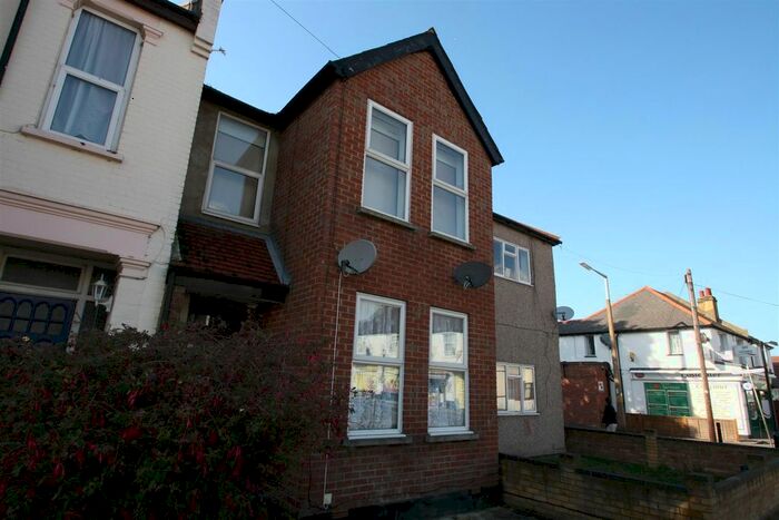 2 Bedroom Flat To Rent In Lonsdale Road, Southend-On-Sea SS2