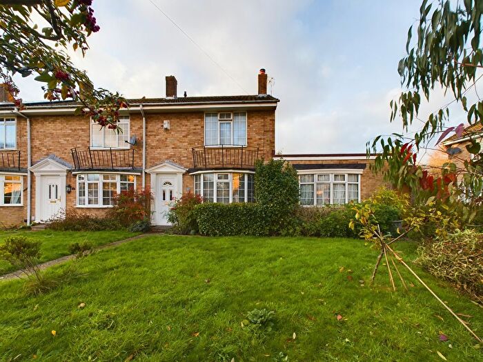 3 Bedroom End Of Terrace House To Rent In Broadwood Close, Horsham, RH12