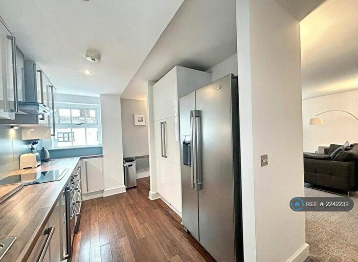 2 Bedroom Flat To Rent In Barton Road, Manchester, M28